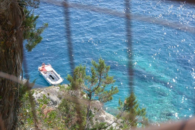 Zakynthos – through the fence, Sept.2017 (Zakynthos)