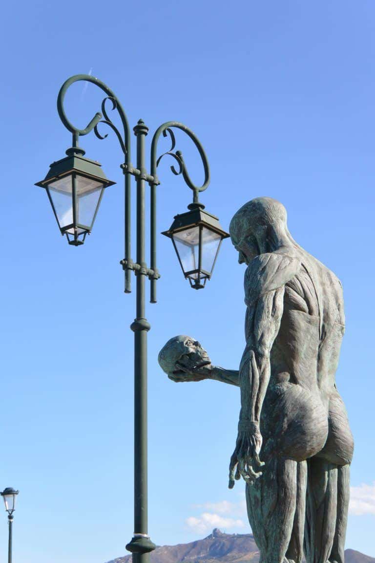 Zakynthos – statue and lamp, Sept.2017 (Zakynthos)