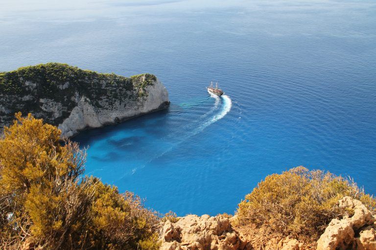 Zakynthos, Shipwreck Beach – the boat going away, Sept.2017 (Zakynthos)