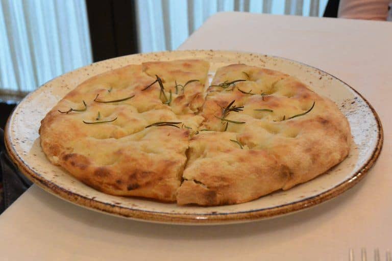 Chieti, Lo Scoiattolo restaurant – focaccia, Nov.2017 (Abruzzo)