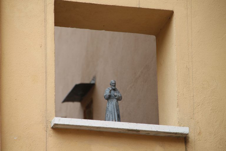 Chieti – standing at the window, Nov.2017 (Abruzzo)