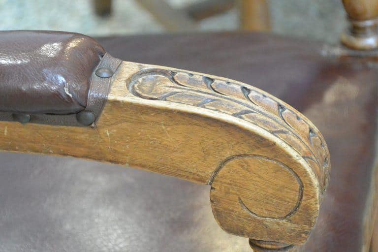 Chieti – old chair in the bank, Nov.2017 (Abruzzo)