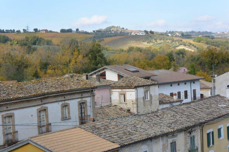 Fara Filiorum Petri – houses and view, Nov.2017 (Abruzzo)