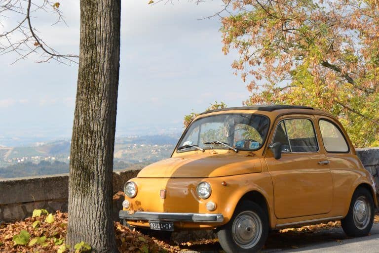 Guardiagrele – yellow car, Nov.2017 (Abruzzo)