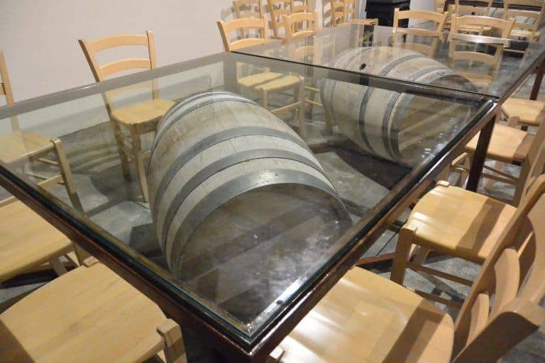 Ripa Teatina, Tenuta di Sipio – table in the tasting room, Nov.2017 (Abruzzo)