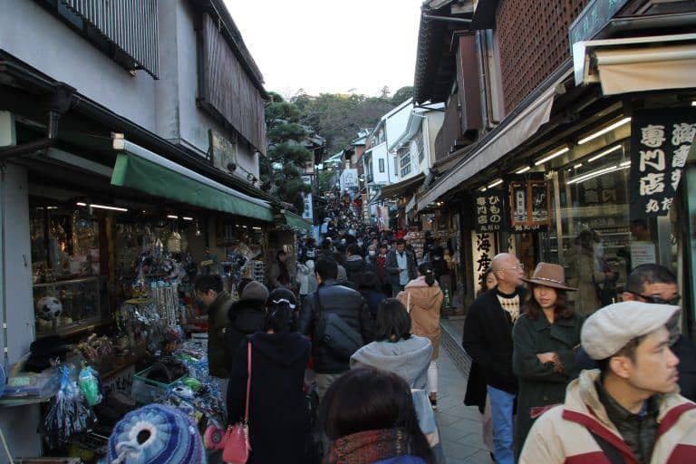 Enoshima – approach to the shrine, Jan.2018 (Enoshima)