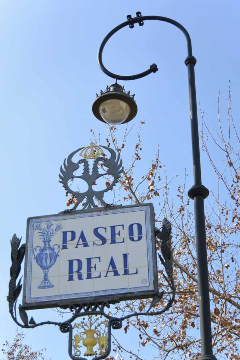 Antequera – lamp and sign, Feb.2018 (Antequera) (Andalucia)