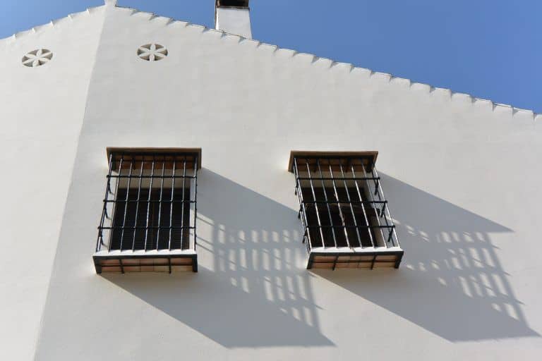 Antequera – two windows and shadows, Feb.2018 (Antequera) (Andalucia)