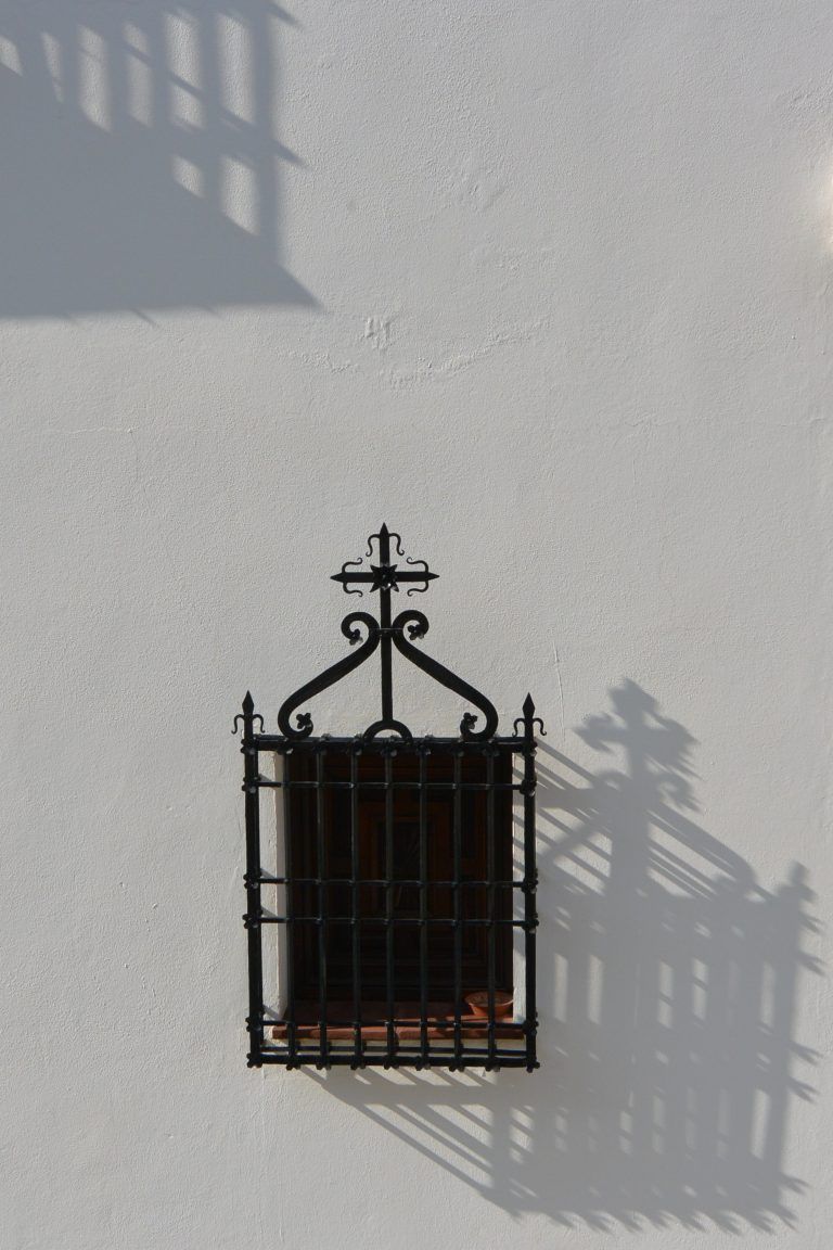 Antequera – little window and shadows, Feb.2018 (Antequera) (Andalucia)