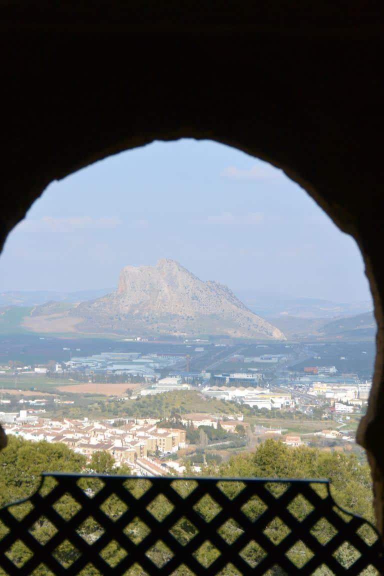 Antequera, Alcazaba – window with the view, Feb.2018 (Antequera) (Andalucia)
