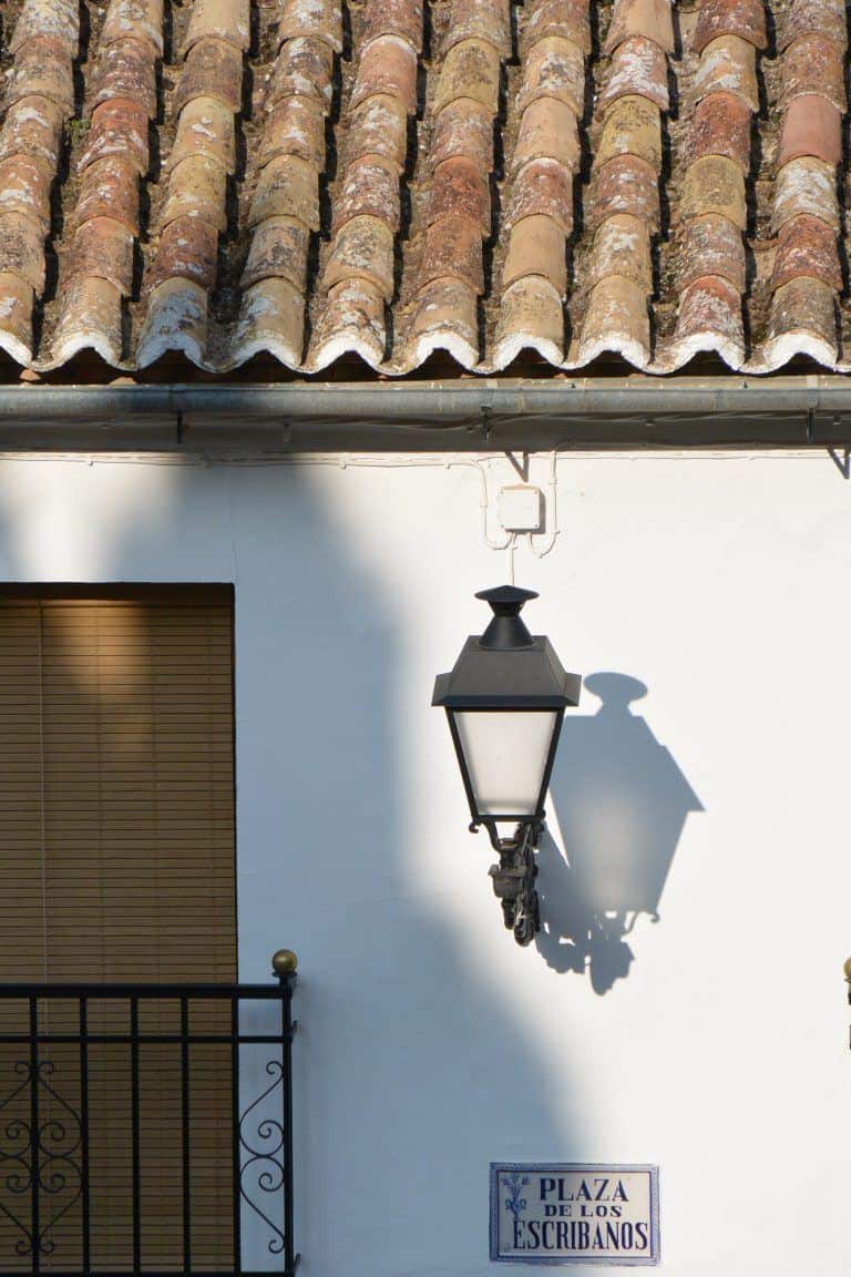 Antequera – lamp and shadow, Feb.2018 (Antequera) (Andalucia)