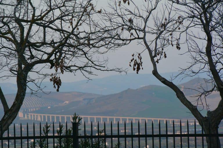 Antequera -fence and viaduct, Feb.2018 (Antequera) (Andalucia)