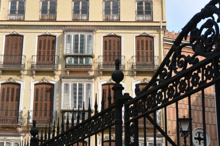 Malaga – railings and a building, Feb.2018 (Malaga) (Andalusia)