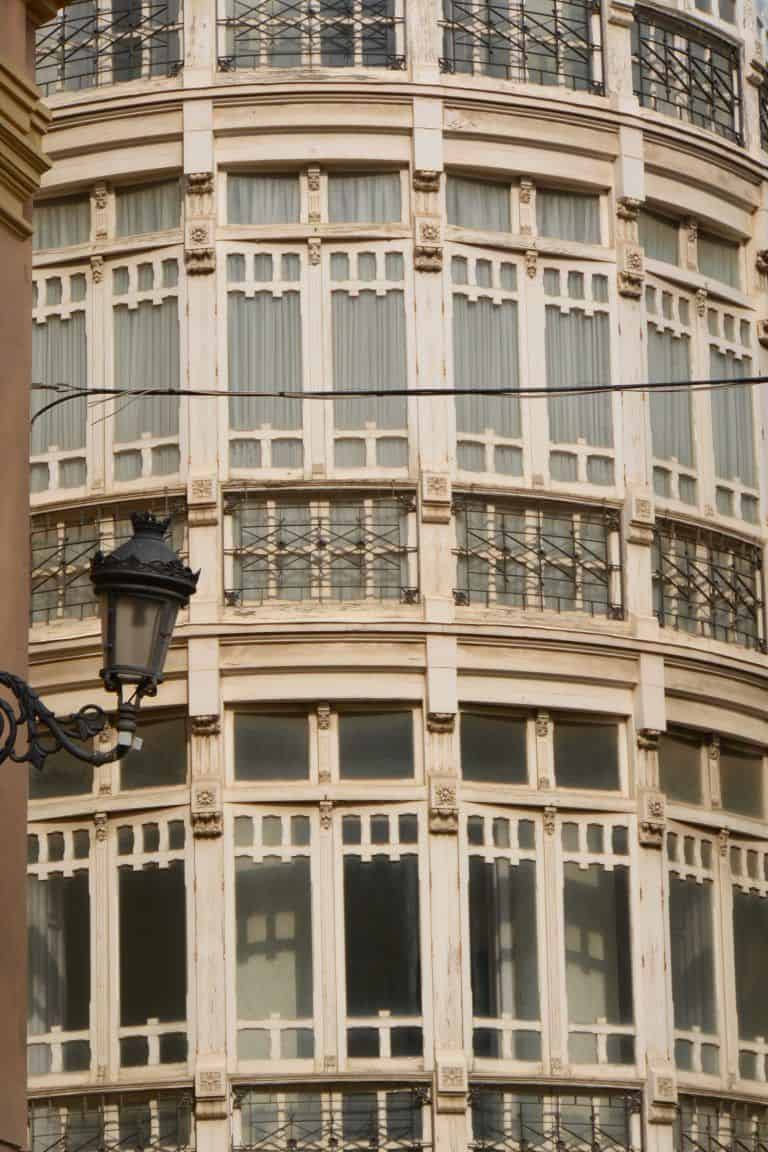 Malaga – windows and a lamp, Feb.2018 (Malaga) (Andalusia)