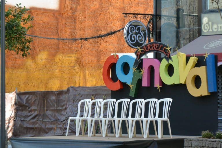 Marbella – white chairs, Feb.2018 (Marbella) (Andalucia)