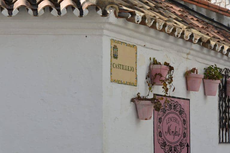 Marbella – on the corner, Feb.2018 (Marbella) (Andalucia)
