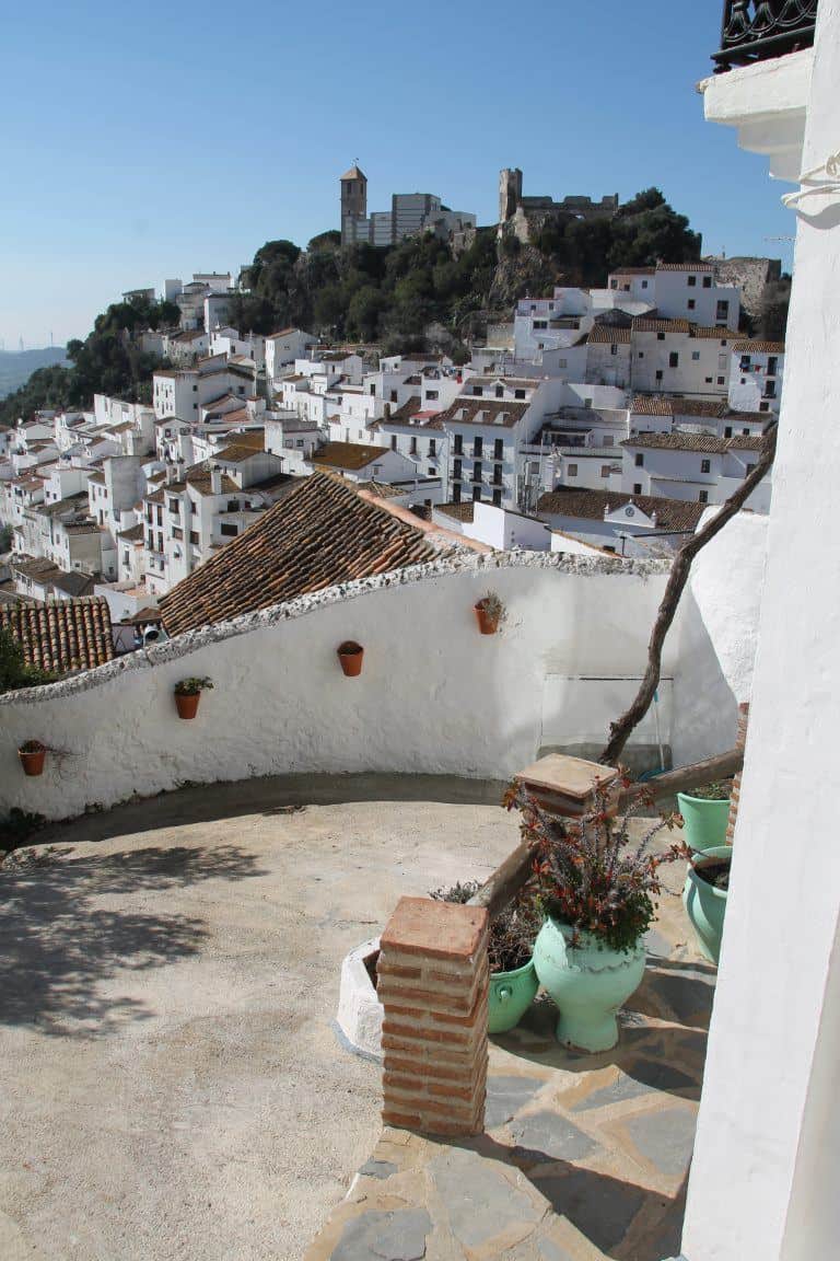 Casares – flower pots, Feb.2018 (Casares) (Andalucia)