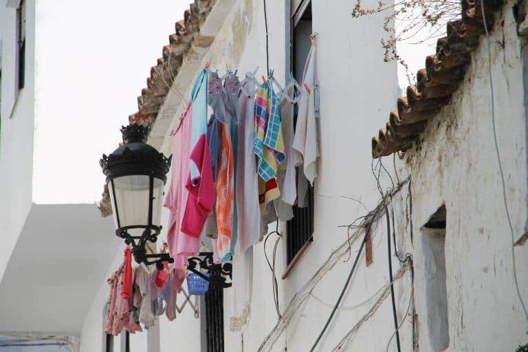 Casares – washing and lamp, Feb.2018 (Casares) (Andalucia)