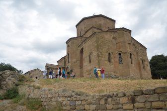 ジョージアの古都、ムツヘタの丘の上にあるジュヴァリ教会