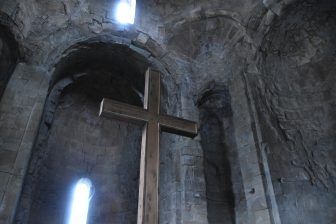 ジョージアの古都、ムツヘタにあるジュヴァリ教会内の十字架