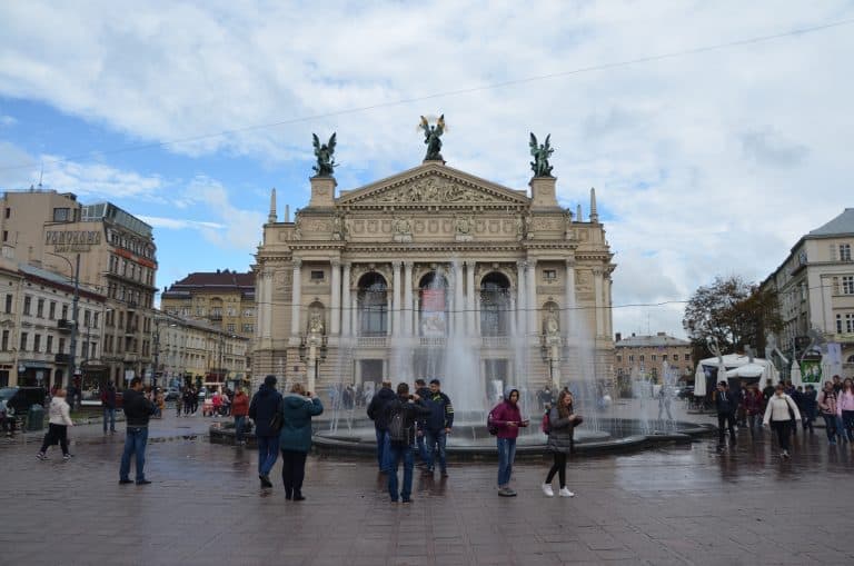 Bellissimo Teatro dell’opera e del balletto a Leopoli