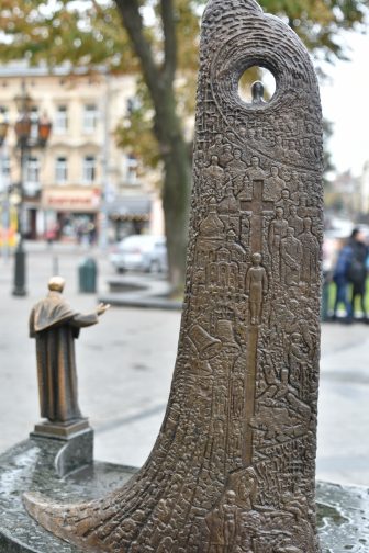 Shevchenko-lviv-leopoli-ucraina-statua