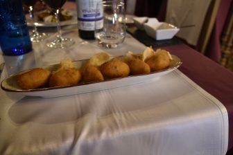 スペイン、テネリフェ島のラ・ラグーナのレストラン、Tasca el Obispadoのコロッケ