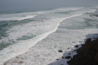ポルトガルのアゼーニャス・ド・マールの波