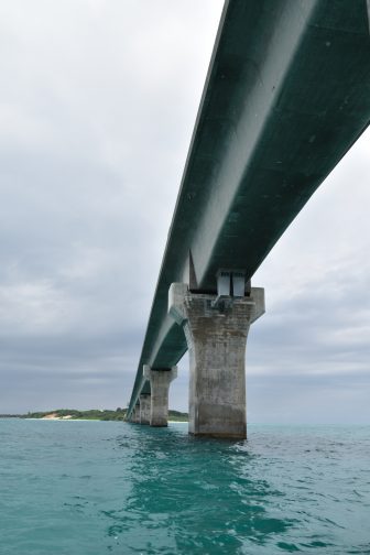 日本　宮古島　池間島　池間大橋　海から