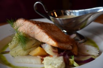 ノルウェー　オスロ　Rorbuaレストラン　鮭料理