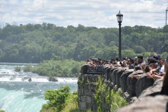 Canada-Niagara-Table Rock-people-water