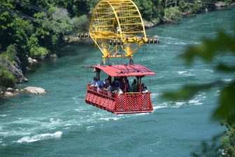 Canada-Niagara-Niagara River-Whirlpool Aero Car-gondola-people
