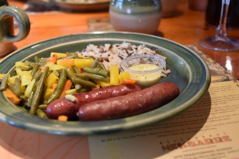 ウェンダキ村で食べたバイソンのソーセージ