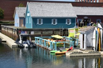 カナダ　プリンス・エドワード島　シャーロットタウン　港　家