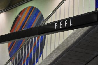 カナダ　モントリオールの地下街の一角にある地下鉄Peel駅　