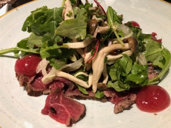 Canada-Montreal-insalata-carne-bisonte