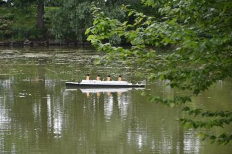 カナダ　ハリファックスの公園の池に浮かぶタイタニック