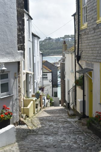England-Cornwall-St Ives-town-alley
