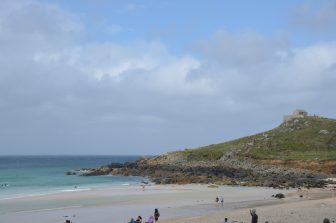 England-Cornwall-St Ives-beach-in front of Tate St Ives