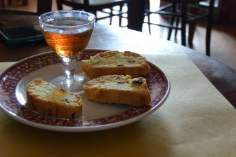 Italy-Umbria-Assisi-restaurant-Osteria da Santu Mangione-dessert wine-biscotti