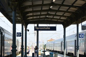 Italy-Umbria-Terontola-station-train-people