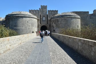 ギリシャ　ロドス島　ロドス　騎士団長の館　入り口