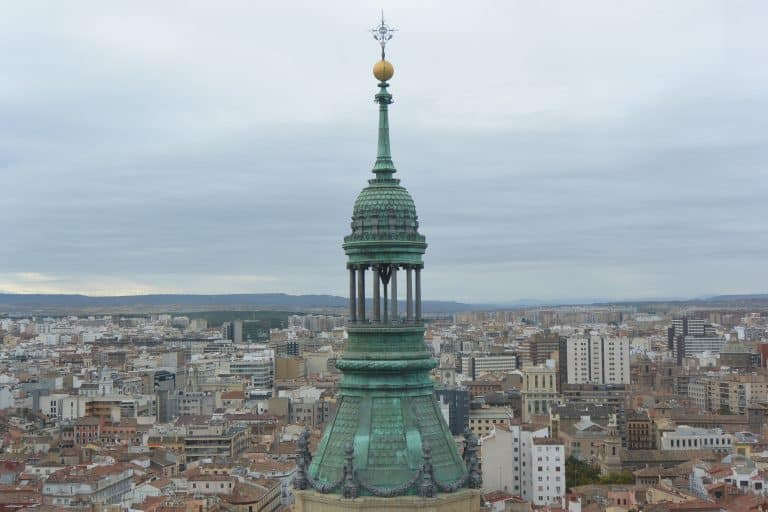 La vista de Zaragoza desde la torre y la catedral