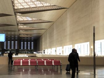 スペイン　サラゴサ　鉄道駅　モダン