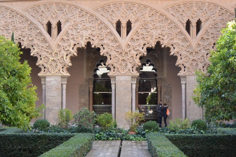 Il bellissimo palazzo di Aljaferia a Saragozza