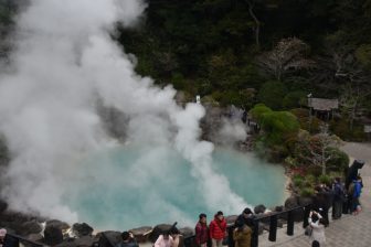 Japan-Kyushu-Oita-Beppu-Hell Tour-Umi Jigoku-steam-people