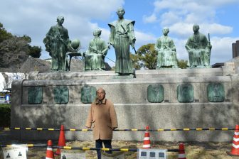 日本　九州　熊本市　彫像　公園　歴史　おじさん