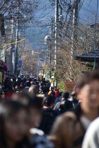 日本　九州　大分県　由布院　観光客　通り