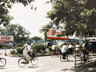 中国　桂林　人々　自転車　道路