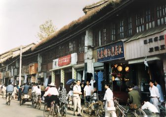 China-Kunming-street-old houses-people